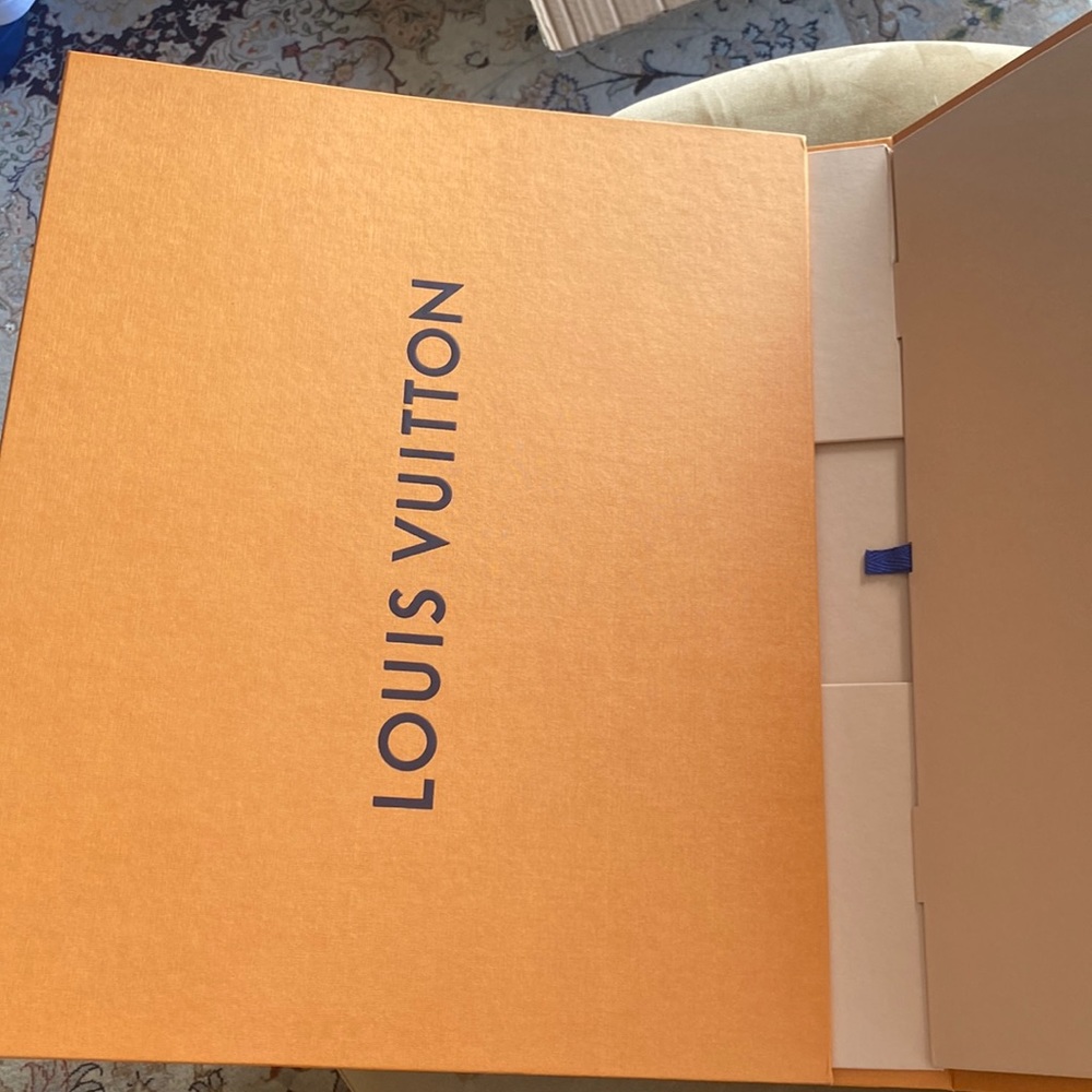 Louis Vuitton box